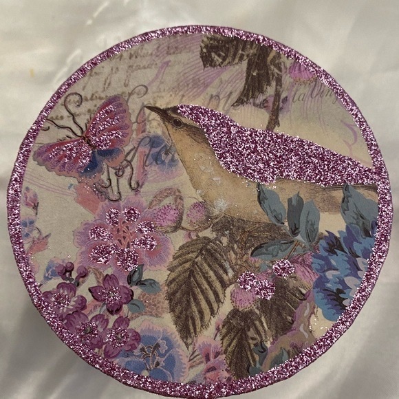 NWOT PUNCH STUDIO LAVENDER BAR OF SOAP IN A BEAUTIFUL KEEPSAKE BOX - Picture 4 of 10